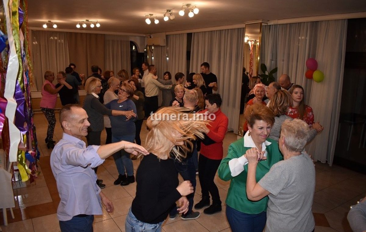 FOTO/VIDEO Bašan podučavao plesu 20 parova