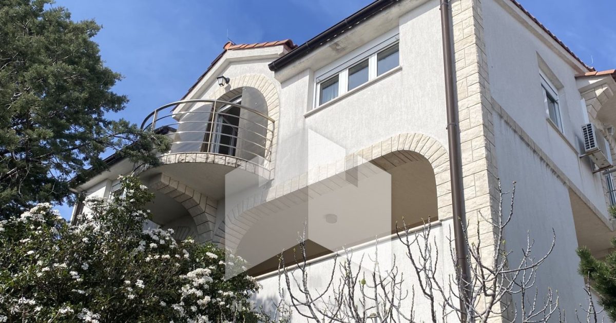 Nekretnina tjedna: Kuća s tri stana u Novom